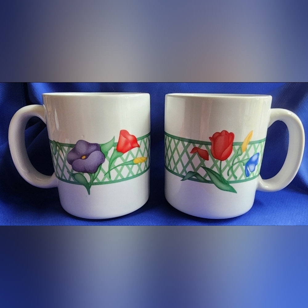 VINTAGE TULIP MUGS/CUPS By Regency Club Set Of 2